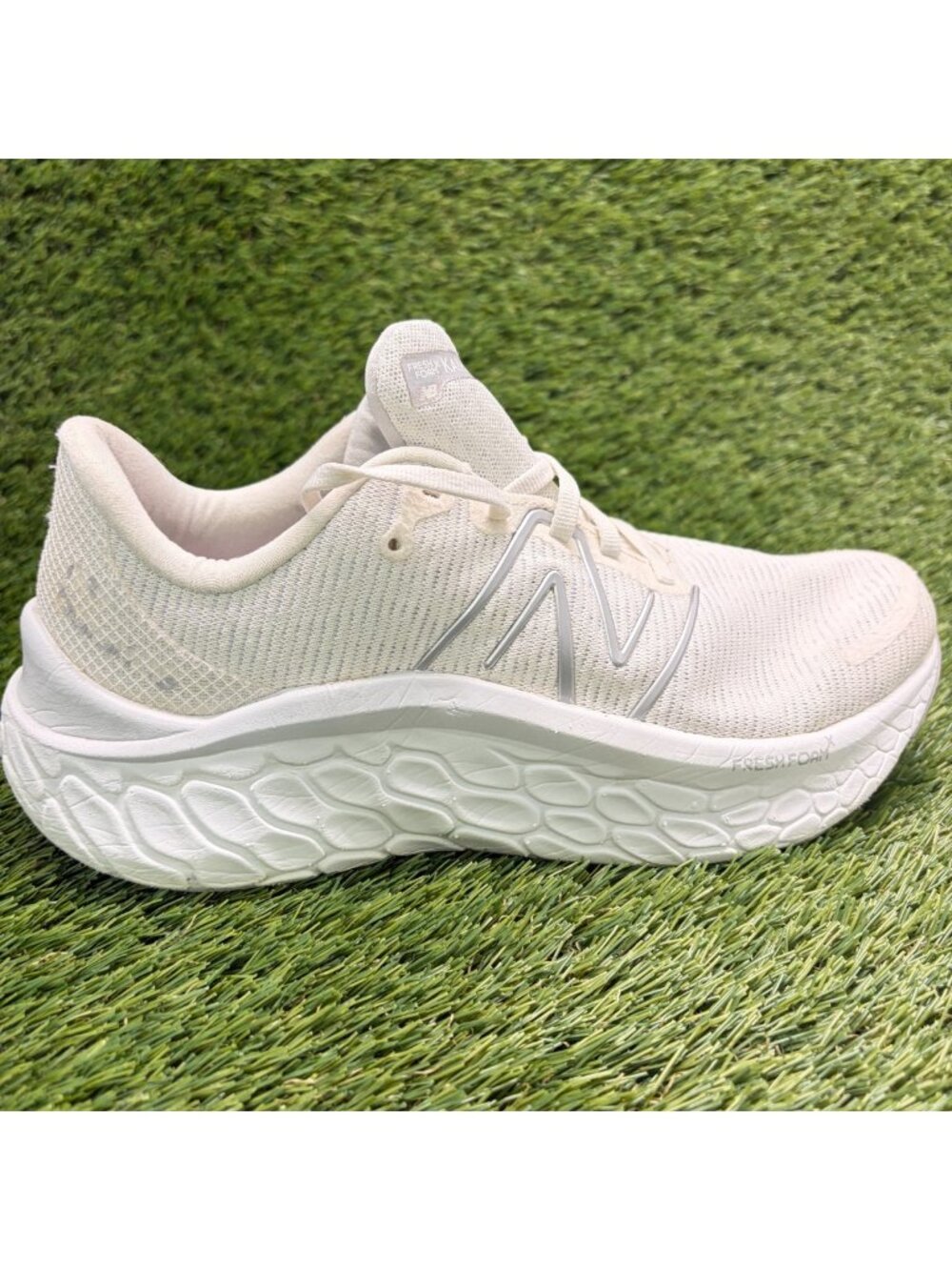 New Balance Fresh Foam X Kaiha V1 Womens Size 9D White Running Shoes Sneakers